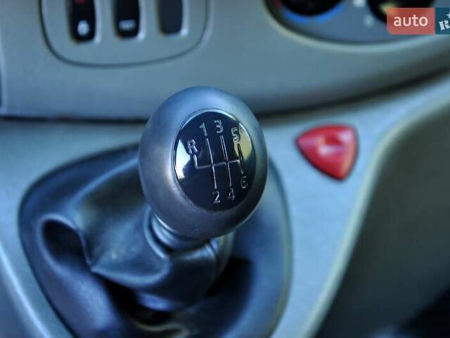 Зелений Рено Трафік, об'ємом двигуна 2 л та пробігом 354 тис. км за 8800 $, фото 25 на Automoto.ua