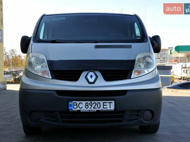 Зелений Рено Трафік, об'ємом двигуна 2 л та пробігом 354 тис. км за 8800 $, фото 4 на Automoto.ua
