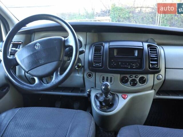 Зелений Рено Трафік, об'ємом двигуна 2 л та пробігом 354 тис. км за 8800 $, фото 21 на Automoto.ua