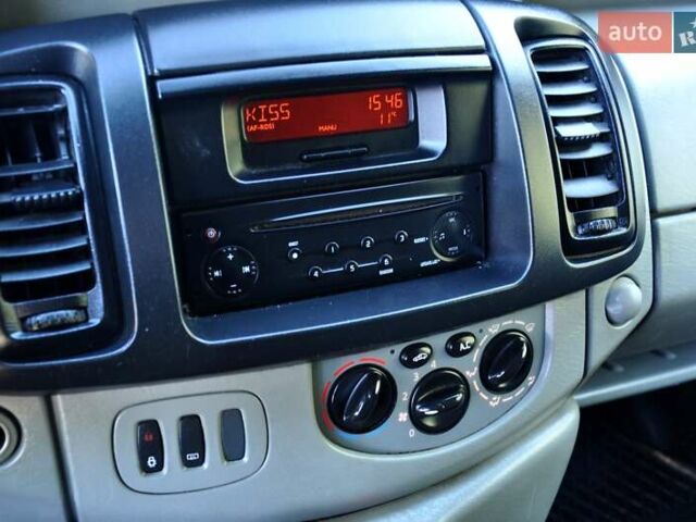 Зелений Рено Трафік, об'ємом двигуна 2 л та пробігом 354 тис. км за 8800 $, фото 26 на Automoto.ua