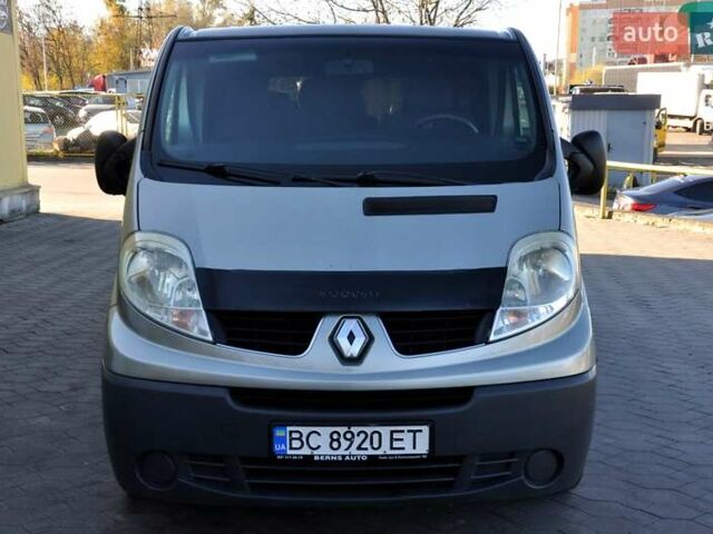 Зелений Рено Трафік, об'ємом двигуна 2 л та пробігом 354 тис. км за 8800 $, фото 3 на Automoto.ua