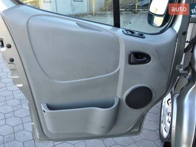 Зелений Рено Трафік, об'ємом двигуна 2 л та пробігом 354 тис. км за 8800 $, фото 14 на Automoto.ua