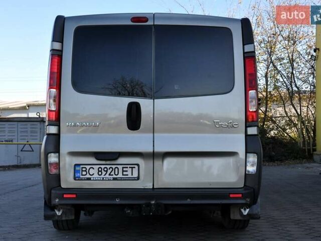 Зелений Рено Трафік, об'ємом двигуна 2 л та пробігом 354 тис. км за 8800 $, фото 10 на Automoto.ua