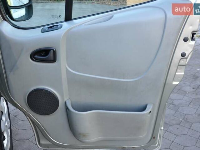 Зелений Рено Трафік, об'ємом двигуна 2 л та пробігом 354 тис. км за 8800 $, фото 22 на Automoto.ua