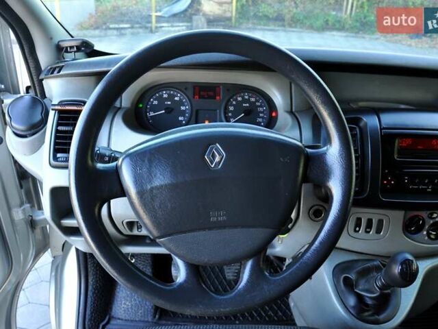 Зелений Рено Трафік, об'ємом двигуна 2 л та пробігом 354 тис. км за 8800 $, фото 28 на Automoto.ua