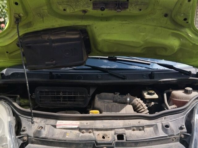 Зелений Рено Трафік, об'ємом двигуна 2 л та пробігом 400 тис. км за 8700 $, фото 2 на Automoto.ua