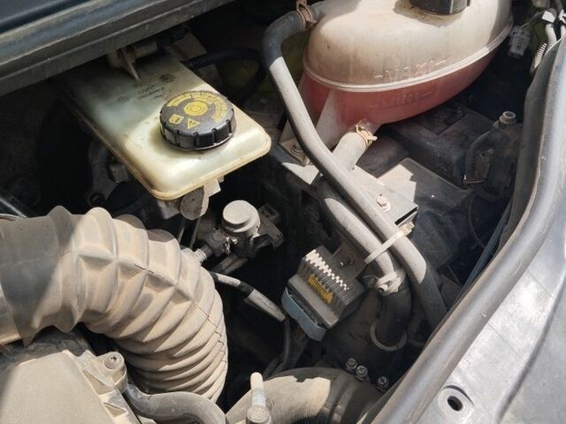 Зелений Рено Трафік, об'ємом двигуна 2 л та пробігом 400 тис. км за 8700 $, фото 3 на Automoto.ua