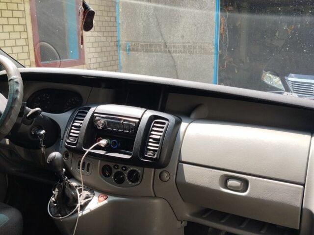 Зелений Рено Трафік, об'ємом двигуна 2 л та пробігом 400 тис. км за 8700 $, фото 12 на Automoto.ua