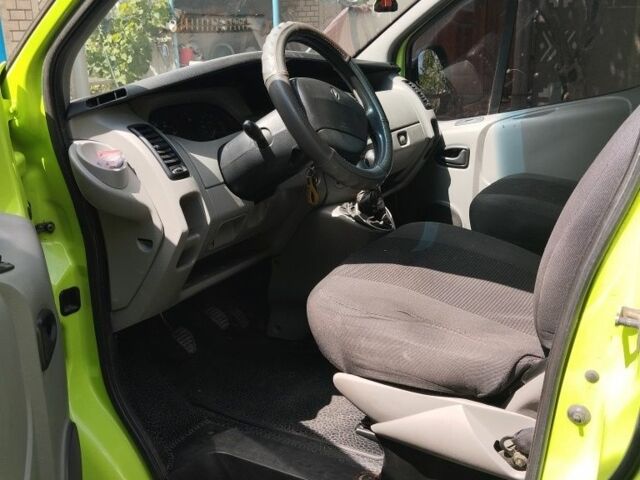 Зелений Рено Трафік, об'ємом двигуна 2 л та пробігом 400 тис. км за 8700 $, фото 6 на Automoto.ua