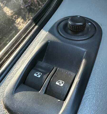 Рено Трафик 2009 в Бершаде на Automoto.ua Зеленый Рено Трафик, объемом двигателя 2 л и пробегом 413 тыс. км за 7963 $, фото 19 на Automoto.ua