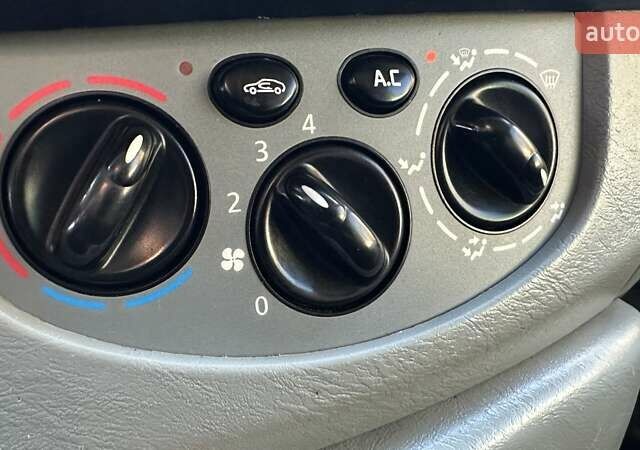 Рено Трафик 2009 в Бершаде на Automoto.ua Зеленый Рено Трафик, объемом двигателя 2 л и пробегом 413 тыс. км за 7963 $, фото 21 на Automoto.ua