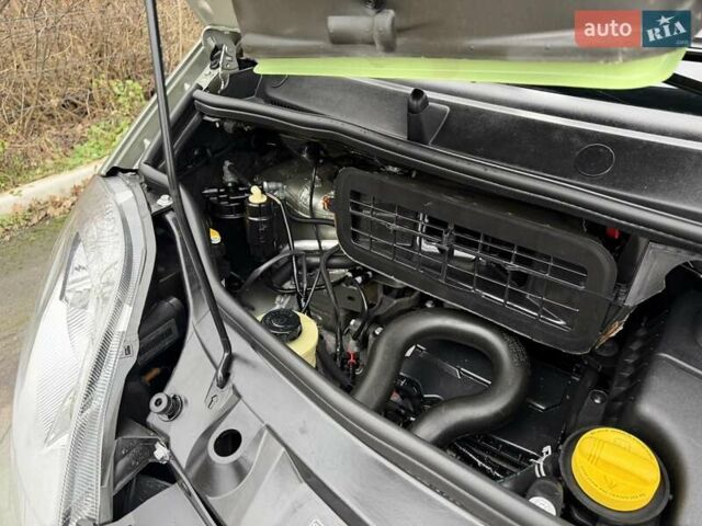 Зеленый Рено Трафик, объемом двигателя 2 л и пробегом 258 тыс. км за 14950 $, фото 20 на Automoto.ua