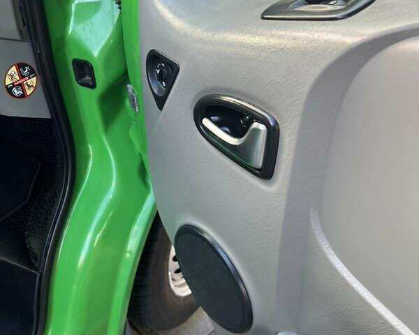 Зеленый Рено Трафик, объемом двигателя 2 л и пробегом 173 тыс. км за 14900 $, фото 13 на Automoto.ua