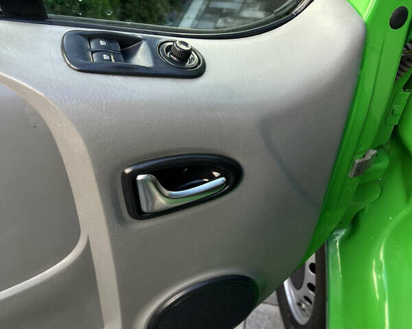 Зеленый Рено Трафик, объемом двигателя 2 л и пробегом 173 тыс. км за 14900 $, фото 10 на Automoto.ua