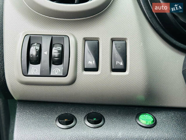 Зеленый Рено Трафик, объемом двигателя 1.6 л и пробегом 178 тыс. км за 19900 $, фото 30 на Automoto.ua