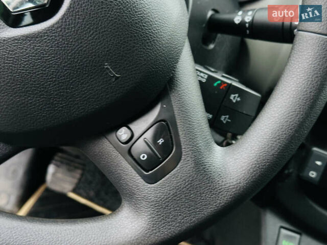 Зеленый Рено Трафик, объемом двигателя 1.6 л и пробегом 178 тыс. км за 19900 $, фото 26 на Automoto.ua