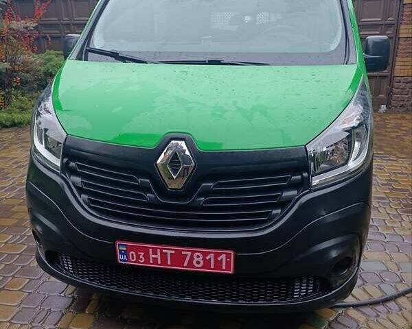 Зеленый Рено Трафик, объемом двигателя 1.6 л и пробегом 178 тыс. км за 19900 $, фото 1 на Automoto.ua