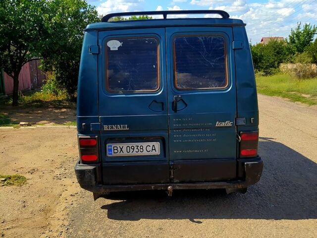 Зелений Рено Трафік, об'ємом двигуна 2.4 л та пробігом 400 тис. км за 800 $, фото 4 на Automoto.ua