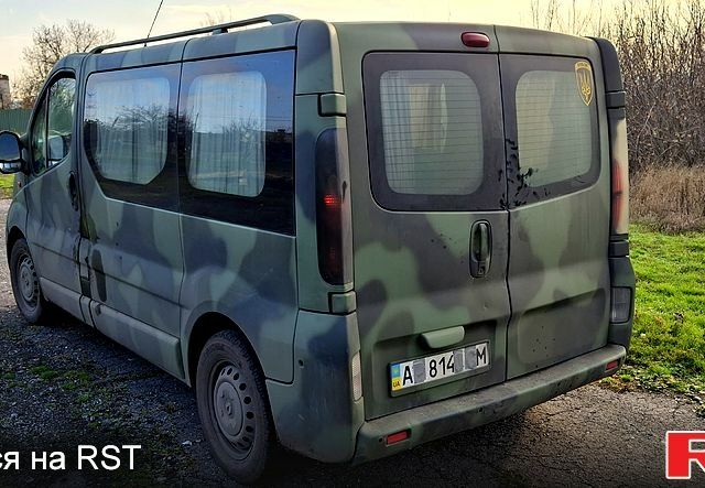 Зеленый Рено Трафик, объемом двигателя 1.9 л и пробегом 363 тыс. км за 6200 $, фото 2 на Automoto.ua