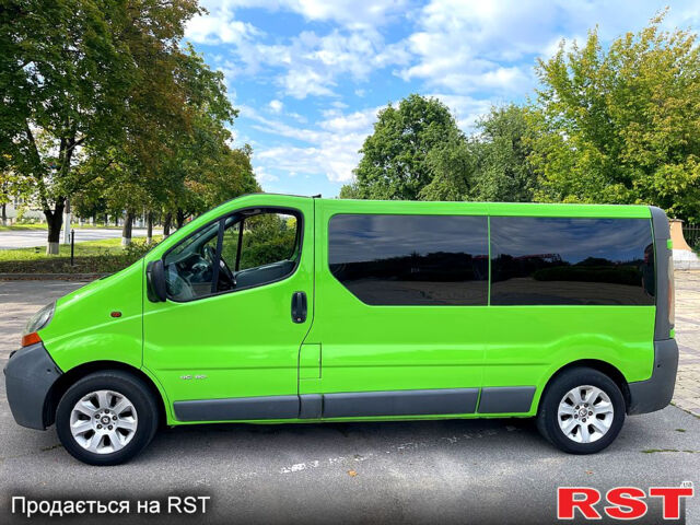 Зеленый Рено Трафик, объемом двигателя 1.9 л и пробегом 295 тыс. км за 6700 $, фото 1 на Automoto.ua