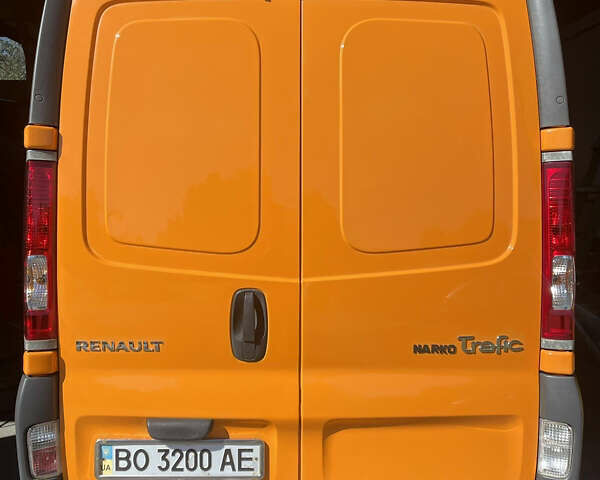 Оранжевый Рено Трафик, объемом двигателя 2 л и пробегом 320 тыс. км за 9050 $, фото 1 на Automoto.ua