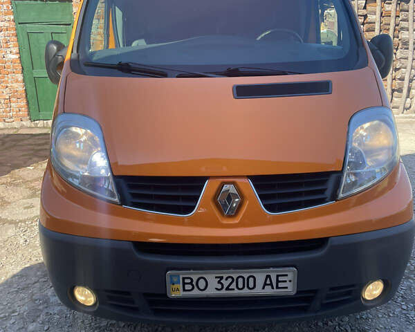 Оранжевый Рено Трафик, объемом двигателя 2 л и пробегом 320 тыс. км за 9050 $, фото 3 на Automoto.ua