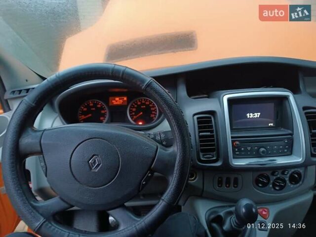 Помаранчевий Рено Трафік, об'ємом двигуна 2 л та пробігом 436 тис. км за 9000 $, фото 13 на Automoto.ua