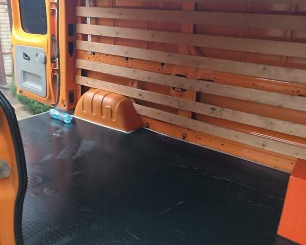 Помаранчевий Рено Трафік, об'ємом двигуна 2 л та пробігом 436 тис. км за 9000 $, фото 10 на Automoto.ua