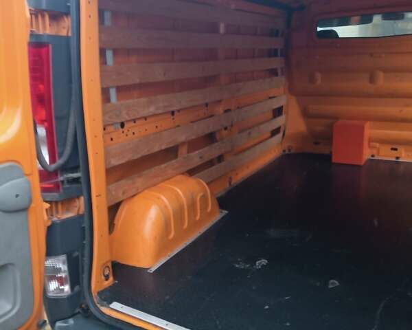 Помаранчевий Рено Трафік, об'ємом двигуна 2 л та пробігом 436 тис. км за 9000 $, фото 6 на Automoto.ua