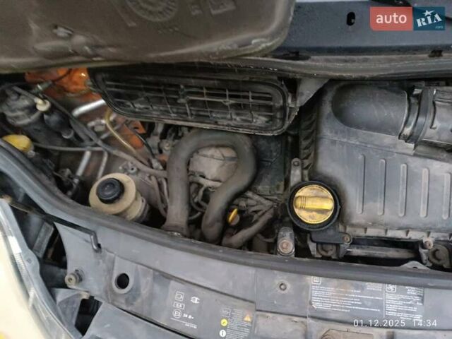 Помаранчевий Рено Трафік, об'ємом двигуна 2 л та пробігом 436 тис. км за 9000 $, фото 11 на Automoto.ua