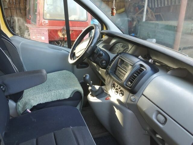 Помаранчевий Рено Трафік, об'ємом двигуна 2 л та пробігом 241 тис. км за 9000 $, фото 7 на Automoto.ua