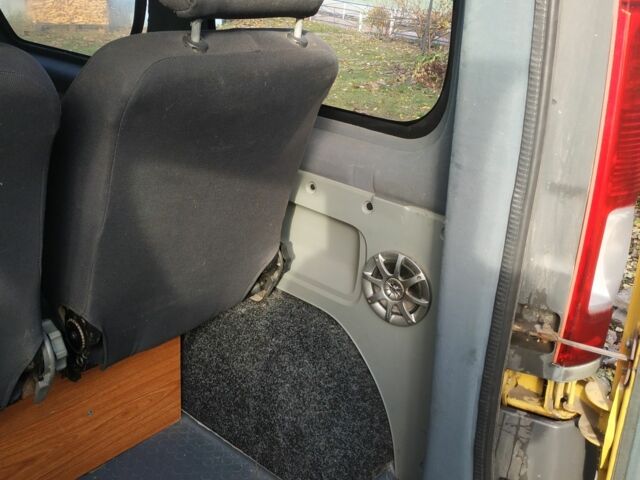 Помаранчевий Рено Трафік, об'ємом двигуна 2 л та пробігом 241 тис. км за 9000 $, фото 12 на Automoto.ua