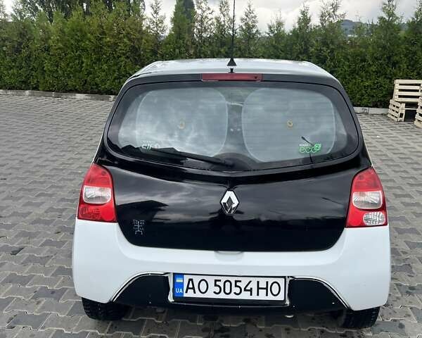 Белый Рено Твинго, объемом двигателя 1.15 л и пробегом 160 тыс. км за 3200 $, фото 14 на Automoto.ua