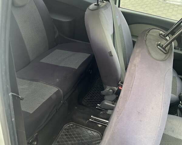 Белый Рено Твинго, объемом двигателя 1.15 л и пробегом 160 тыс. км за 3200 $, фото 7 на Automoto.ua