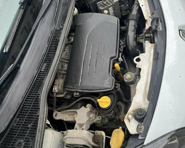 Белый Рено Твинго, объемом двигателя 1.15 л и пробегом 160 тыс. км за 3200 $, фото 1 на Automoto.ua