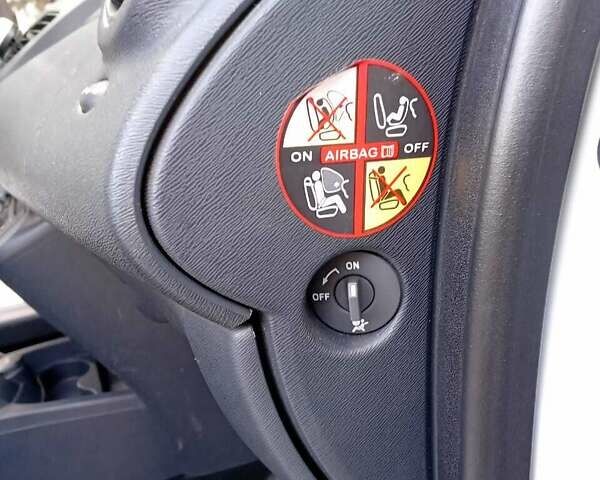 Рено Твінго 2011 у Львові на Automoto.ua Білий Рено Твінго, об'ємом двигуна 1.5 л та пробігом 231 тис. км за 3900 $, фото 20 на Automoto.ua