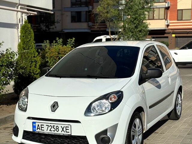 Белый Рено Твинго, объемом двигателя 1.1 л и пробегом 168 тыс. км за 5100 $, фото 3 на Automoto.ua