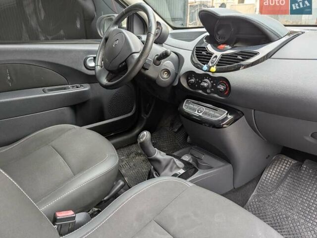 Белый Рено Твинго, объемом двигателя 1.5 л и пробегом 165 тыс. км за 3999 $, фото 15 на Automoto.ua