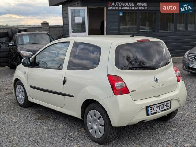 Белый Рено Твинго, объемом двигателя 1.1 л и пробегом 145 тыс. км за 4750 $, фото 14 на Automoto.ua