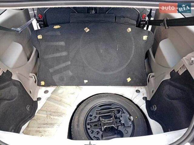 Рено Твінго 2011 у Львові на Automoto.ua Білий Рено Твінго, об'ємом двигуна 1.5 л та пробігом 231 тис. км за 3900 $, фото 19 на Automoto.ua