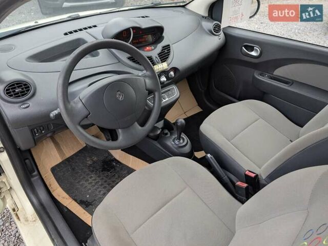 Белый Рено Твинго, объемом двигателя 1.15 л и пробегом 145 тыс. км за 4995 $, фото 21 на Automoto.ua