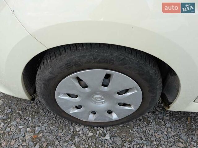 Білий Рено Твінго, об'ємом двигуна 1.1 л та пробігом 145 тис. км за 4750 $, фото 19 на Automoto.ua