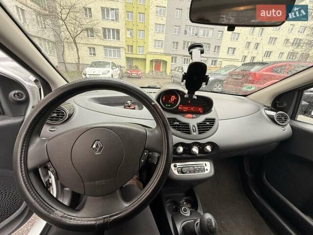 Белый Рено Твинго, объемом двигателя 1.15 л и пробегом 143 тыс. км за 4100 $, фото 4 на Automoto.ua