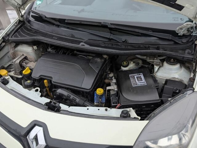 Белый Рено Твинго, объемом двигателя 1.1 л и пробегом 187 тыс. км за 4800 $, фото 4 на Automoto.ua