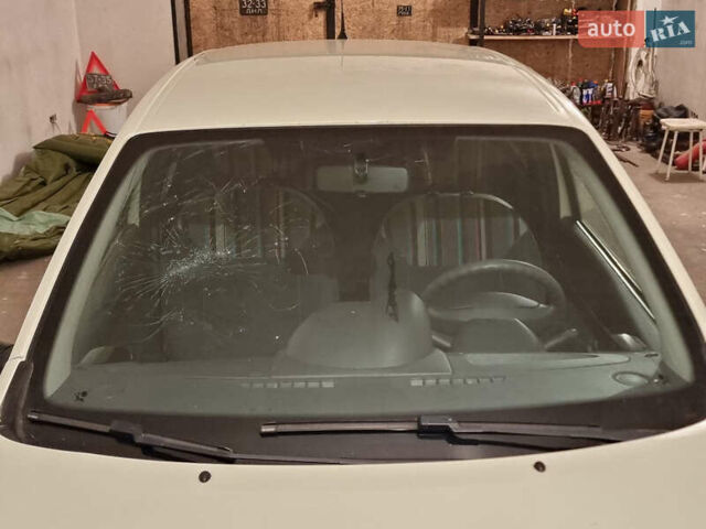 Білий Рено Твінго, об'ємом двигуна 1.2 л та пробігом 140 тис. км за 3500 $, фото 19 на Automoto.ua