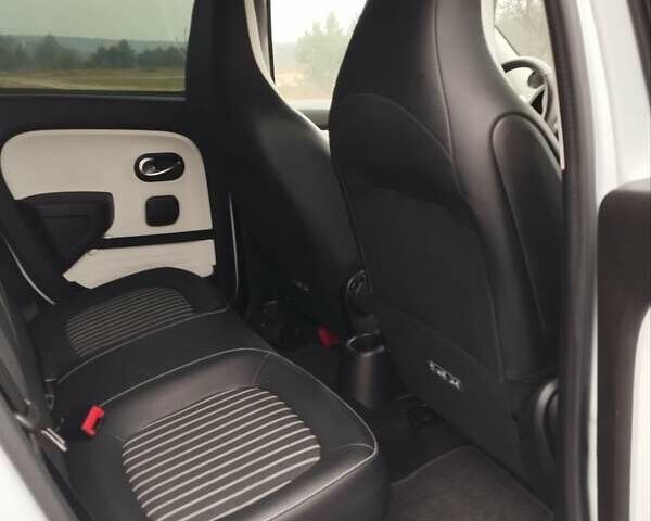 Белый Рено Твинго, объемом двигателя 0 л и пробегом 39 тыс. км за 10000 $, фото 8 на Automoto.ua