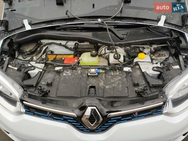 Белый Рено Твинго, объемом двигателя 0 л и пробегом 39 тыс. км за 10000 $, фото 13 на Automoto.ua