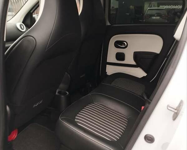 Белый Рено Твинго, объемом двигателя 0 л и пробегом 39 тыс. км за 10000 $, фото 9 на Automoto.ua