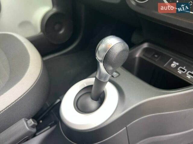 Белый Рено Твинго, объемом двигателя 0 л и пробегом 27 тыс. км за 8999 $, фото 25 на Automoto.ua