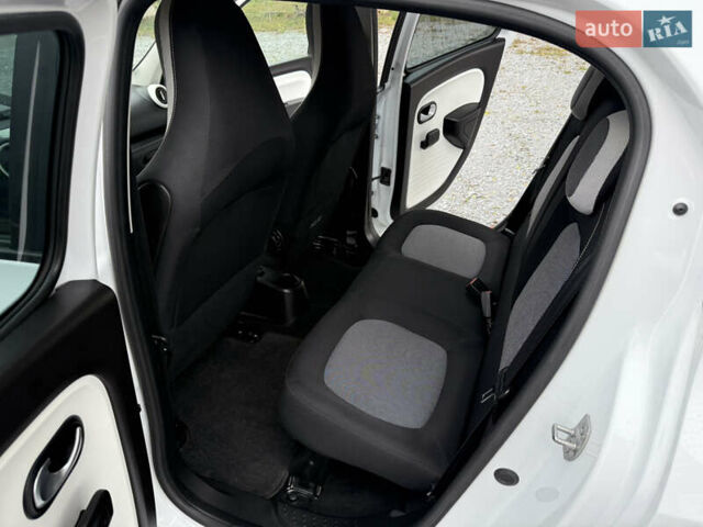 Белый Рено Твинго, объемом двигателя 0 л и пробегом 60 тыс. км за 8600 $, фото 13 на Automoto.ua